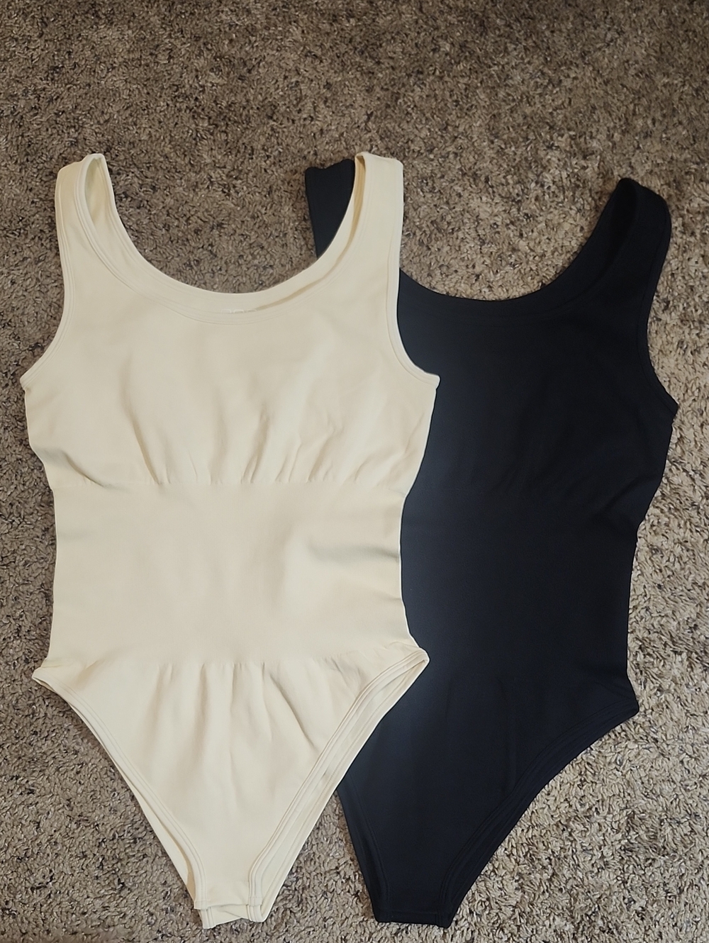 OQQ Womens Sleeveless Bodysuit 2- Piece Cream Black M